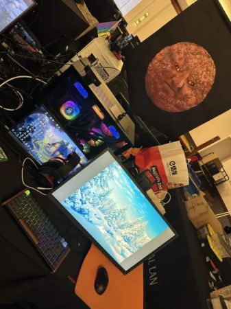 Achievement: Show off your personal battle station!