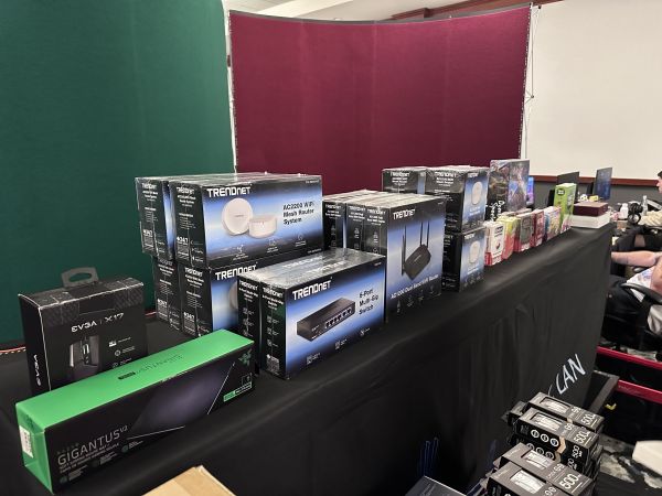 Table of networking and gaming hardware prizes